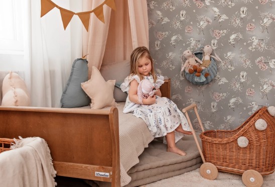 PIEŚŃ WIATRU - beige - tapeta w kwiaty i żurawie