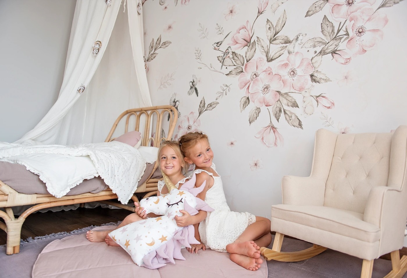 ROSE GARDEN - kwiatowa tapeta dla dziewczynki ROSE GARDEN - kwiatowa tapeta dla dziewczynki