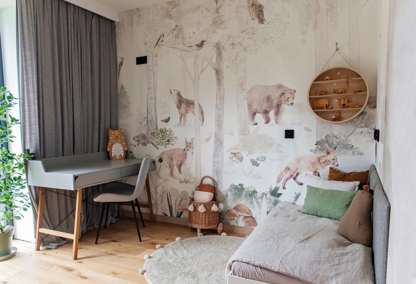 WOODLET FAMILY - green - leśna tapeta dla dzieci