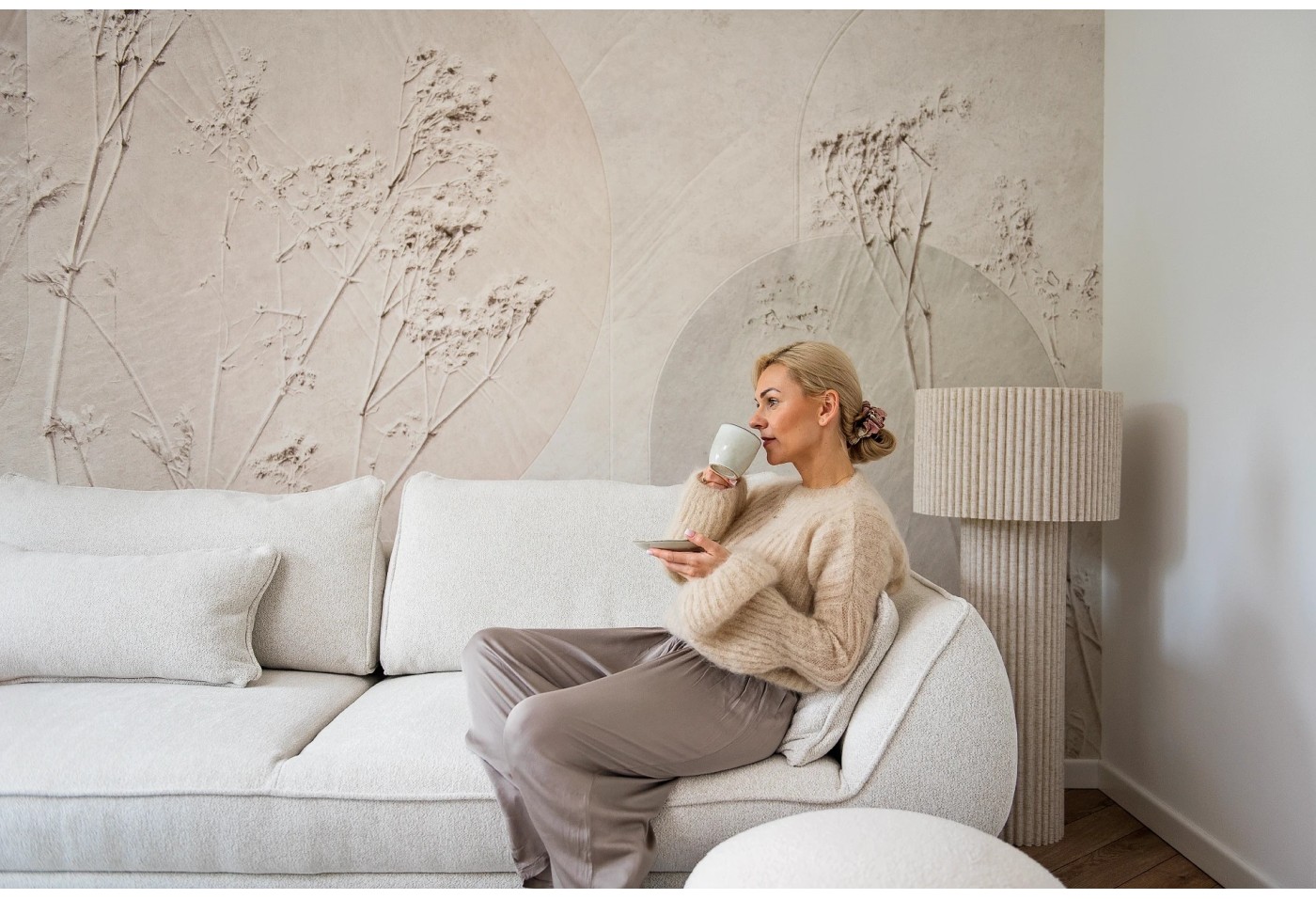 ORBIS- pastel- tapeta z wzorem roślinnym do salonu lub sypialni