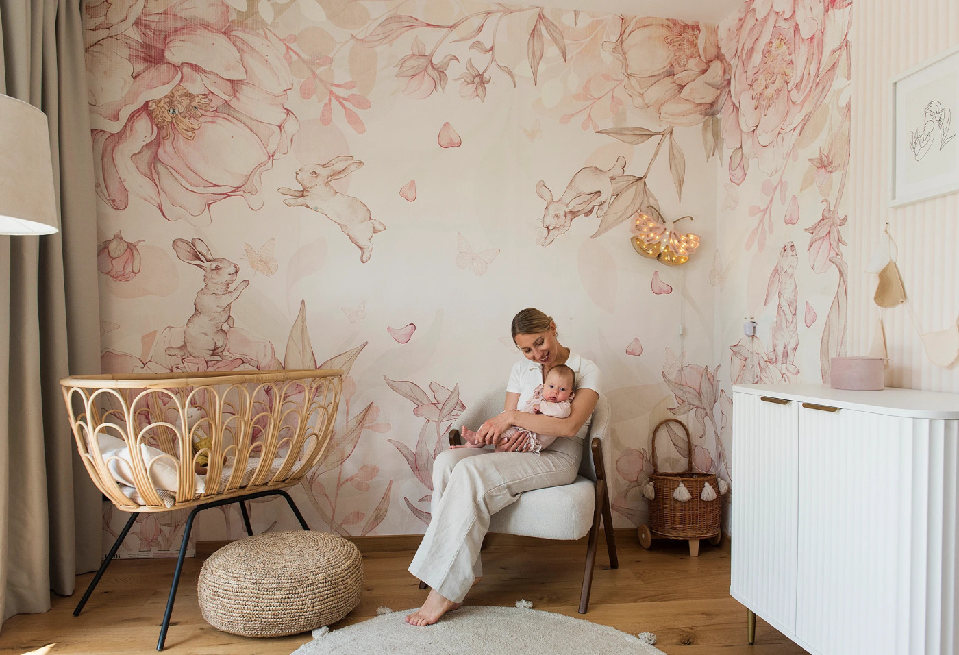 FLOWER BUNNIES - pink - tapeta dla dziewczynki z króliczkami