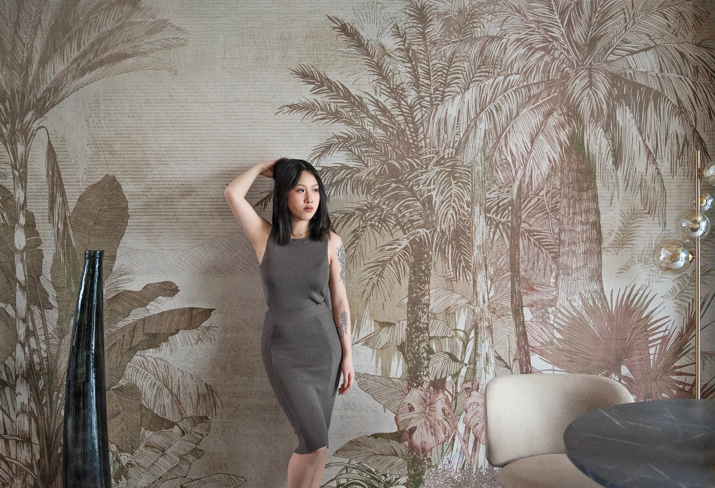 BORNEO - green - tapeta w  elegancki, minimalistyczny motyw palm.