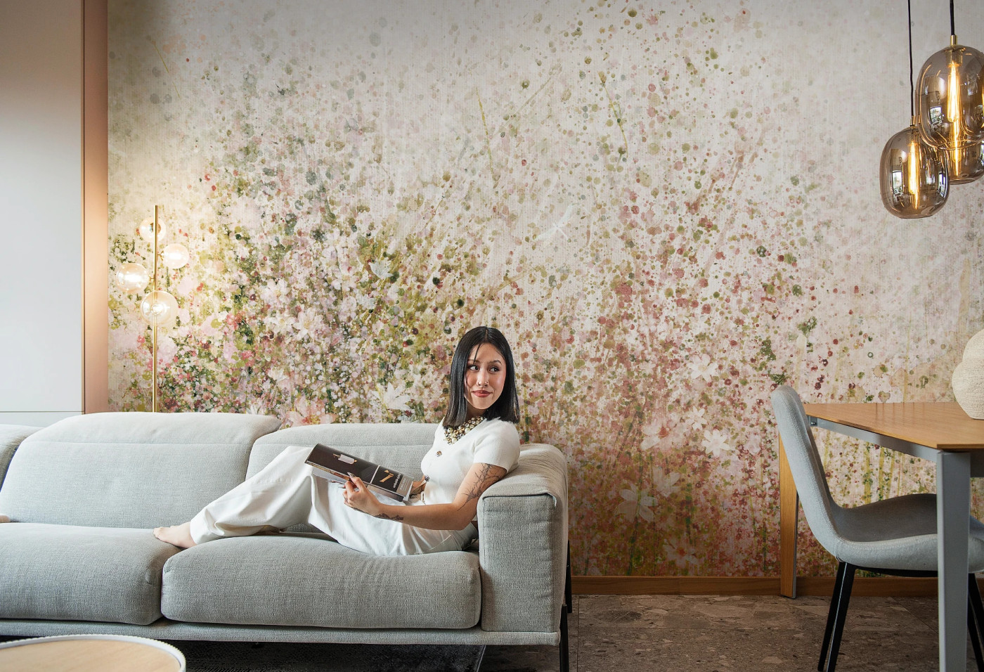 DAISY - olive- tapeta w modne wzory roślinne do salonu lub sypialni