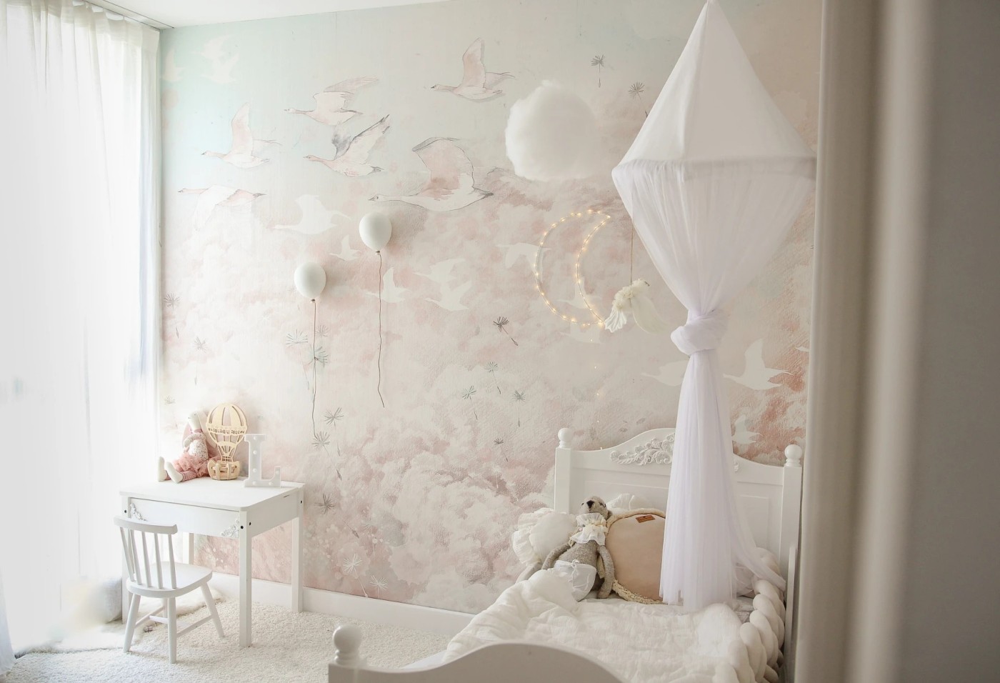 DREAM KIDS - rose - delikatna tapeta dla dziewczynki w chmury i ptaki