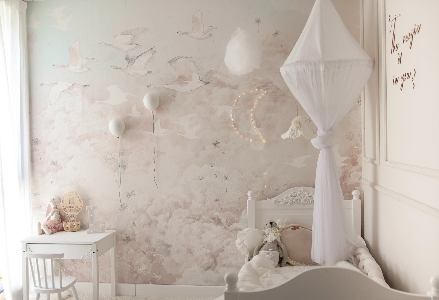 DREAM KIDS - rose - delikatna tapeta dla dziewczynki w chmury i ptaki