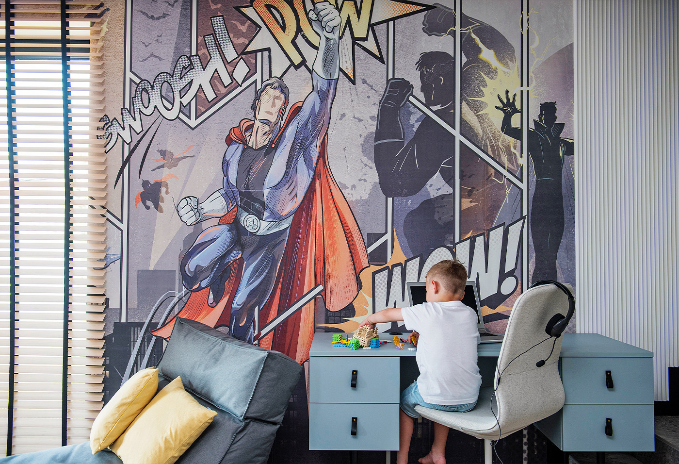 Tapeta z superbohaterami - doskonały wybór dla młodych fanów komiksów, dostępna w naszym sklepie