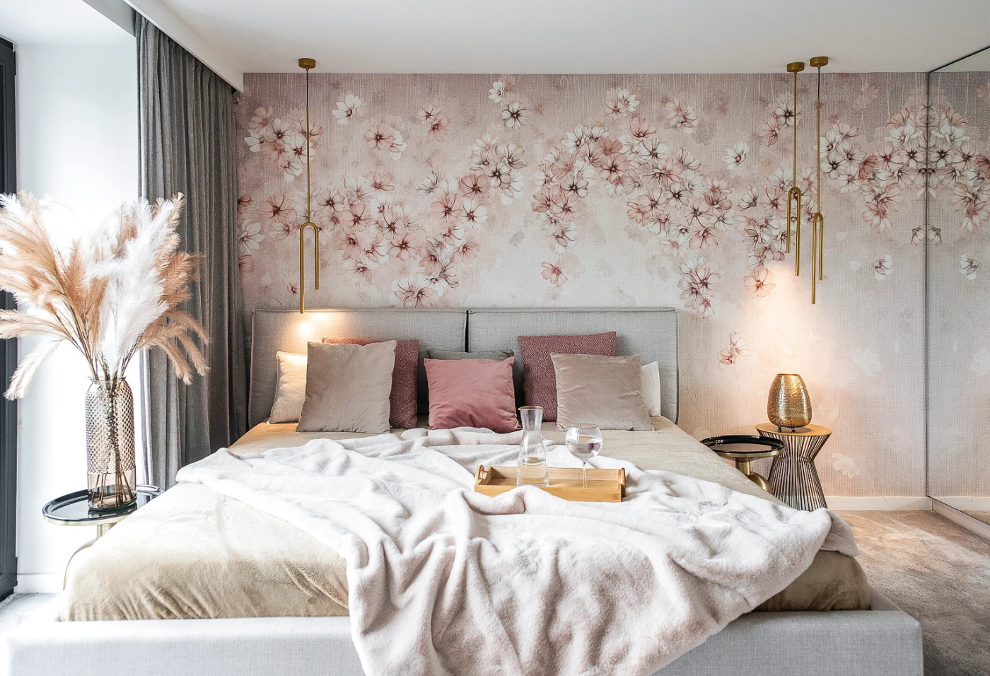 ARIOSA - rose - tapeta w kaskadę kwiatów w kolorze różu do salonu lub sypialni ARIOSA - rose - tapeta w kaskadę kwiatów w kolorze różu do salonu lub sypialni