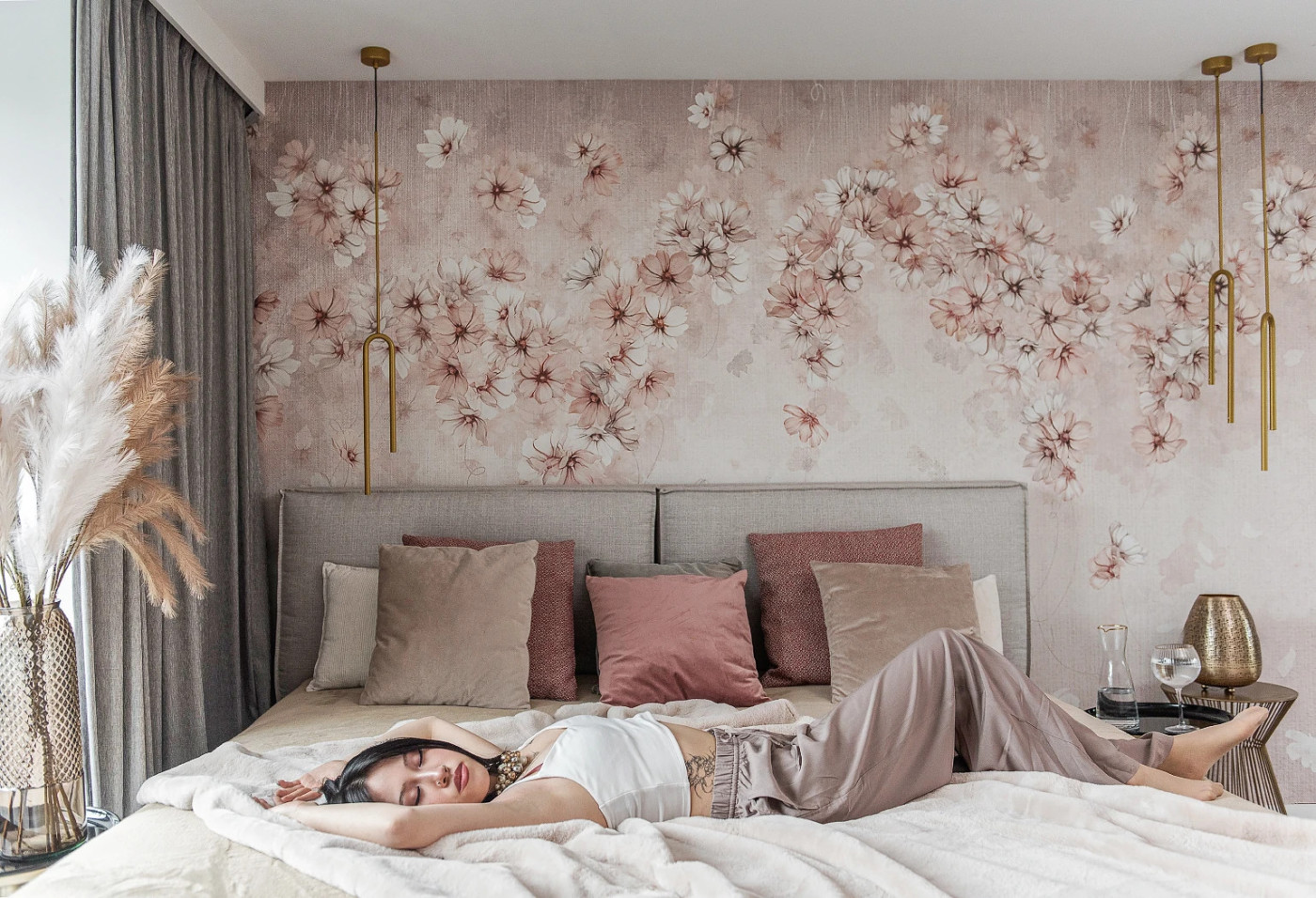 ARIOSA - rose - tapeta w kaskadę kwiatów w kolorze różu do salonu lub sypialni ARIOSA - rose - tapeta w kaskadę kwiatów w kolorze różu do salonu lub sypialni