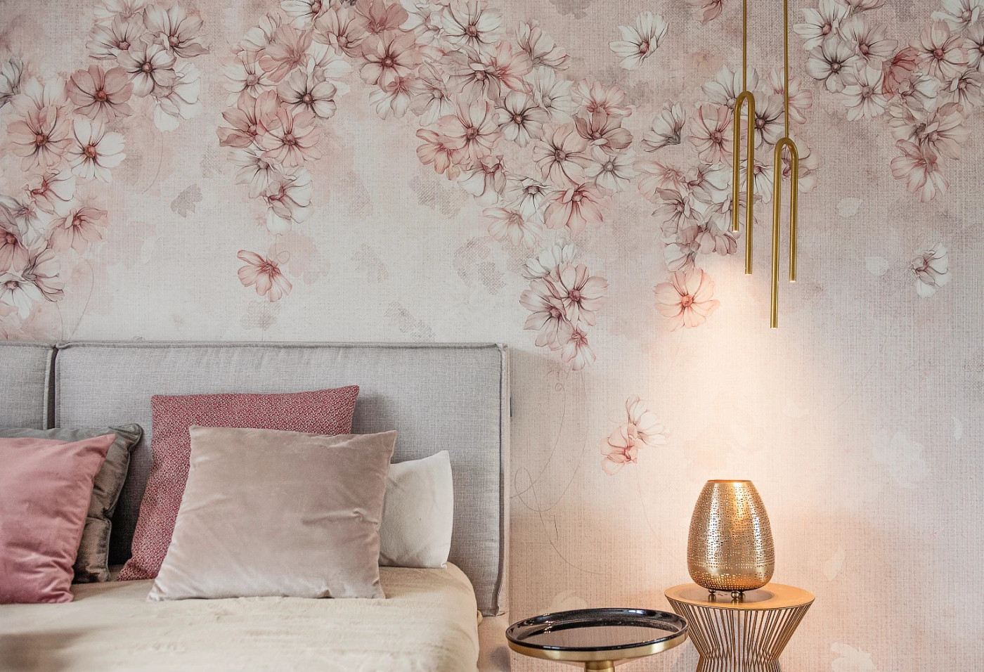 ARIOSA - rose - tapeta w kaskadę kwiatów w kolorze różu do salonu lub sypialni ARIOSA - rose - tapeta w kaskadę kwiatów w kolorze różu do salonu lub sypialni