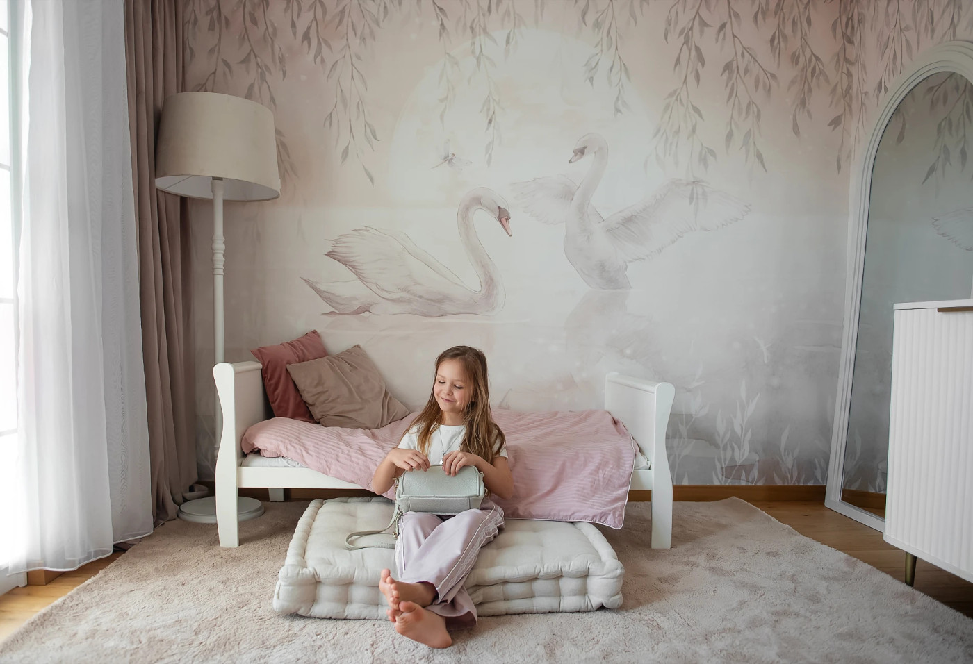 AMORE MIO NIGHT - neutral - baśniowa tapeta z łabędziami w odcieniach beżu i szarości do pokoju dziecka AMORE MIO NIGHT - neutral - baśniowa tapeta z łabędziami w odcieniach beżu i szarości do pokoju dziecka