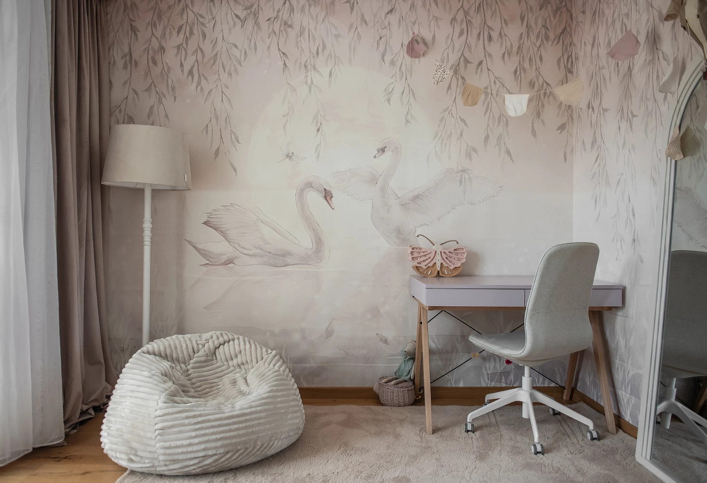 AMORE MIO NIGHT - neutral - baśniowa tapeta z łabędziami w odcieniach beżu i szarości do pokoju dziecka AMORE MIO NIGHT - neutral - baśniowa tapeta z łabędziami w odcieniach beżu i szarości do pokoju dziecka