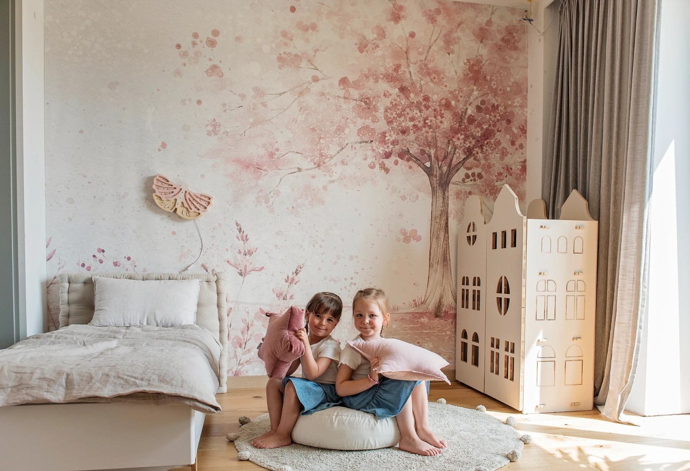 MERRY CHERRY - pink - różowa tapeta dla dziewczynki z drzewem