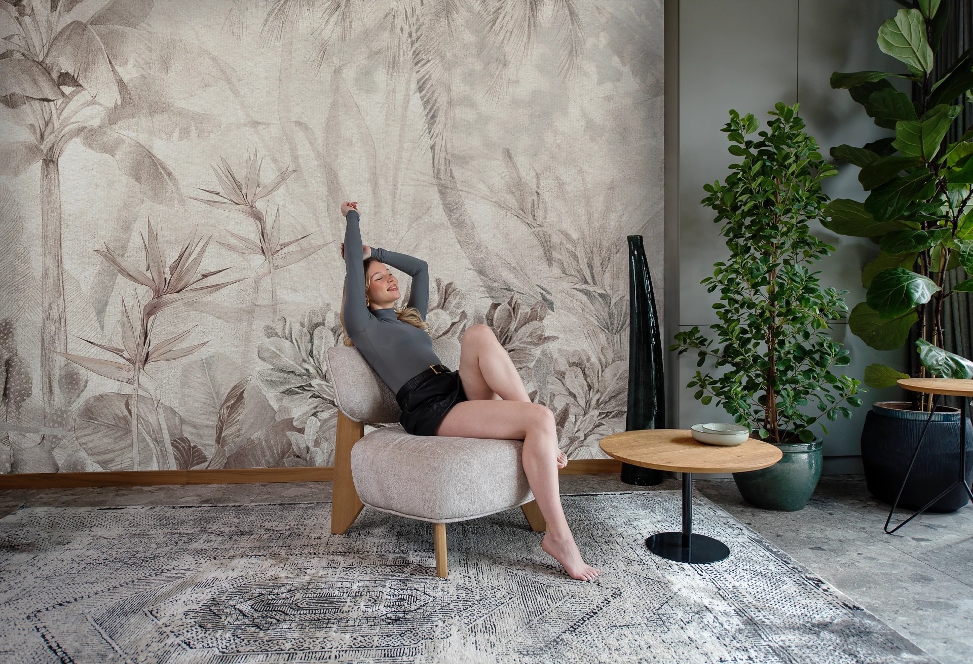 PARADISE - warm grey - tapeta w egzotyczne rośliny do salonu lub sypialni