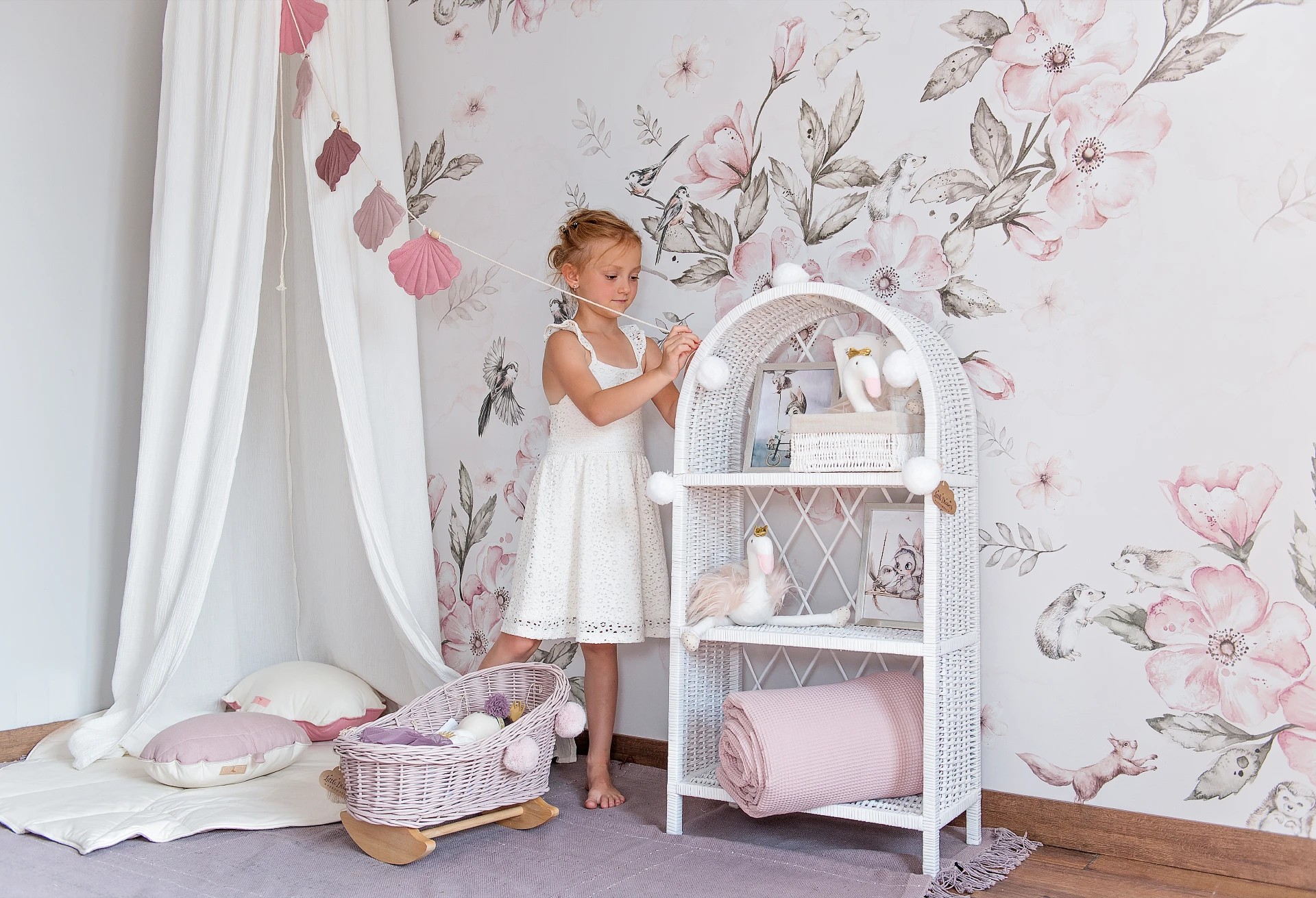 ROSE GARDEN - kwiatowa tapeta dla dziewczynki