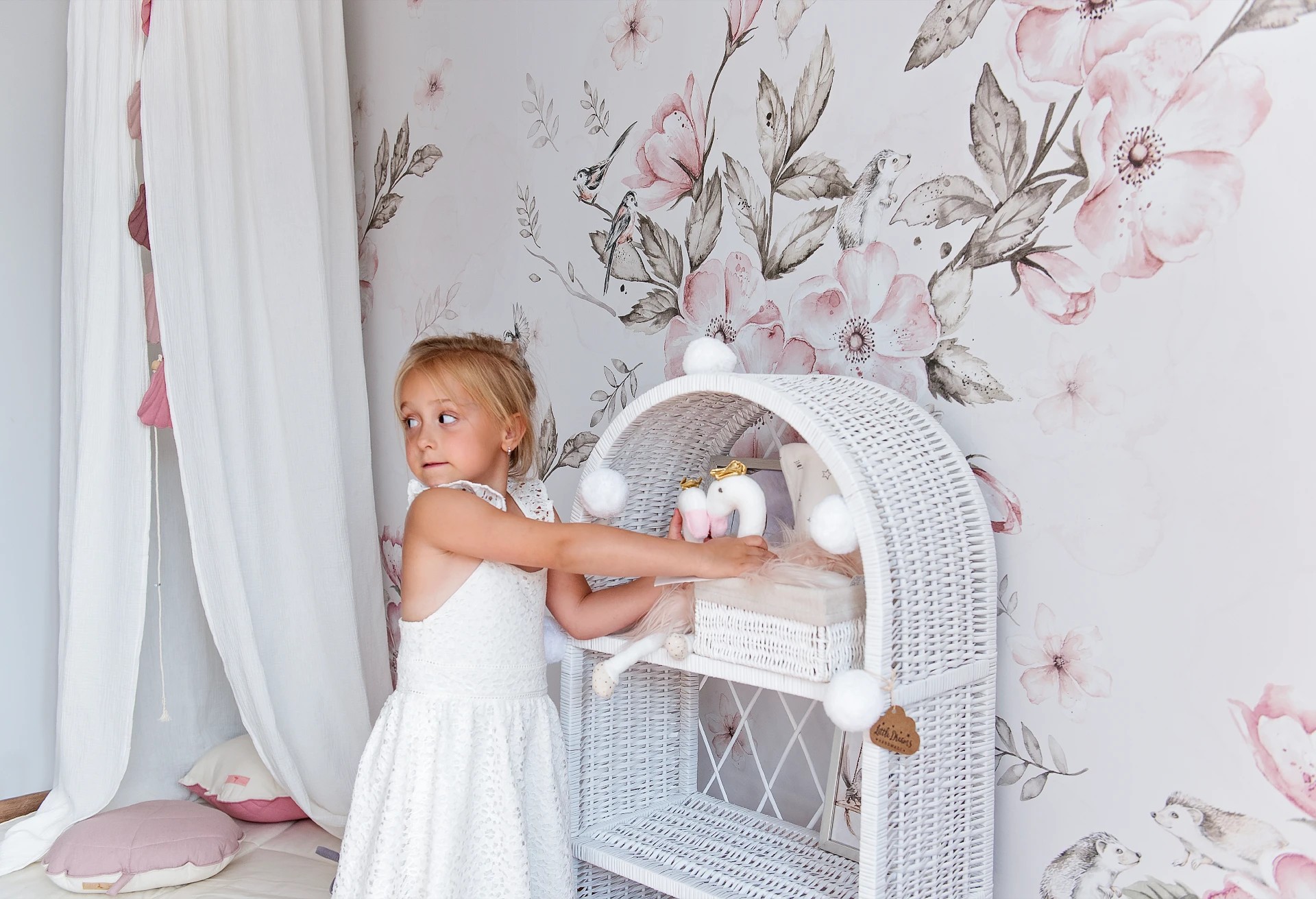 ROSE GARDEN - kwiatowa tapeta dla dziewczynki