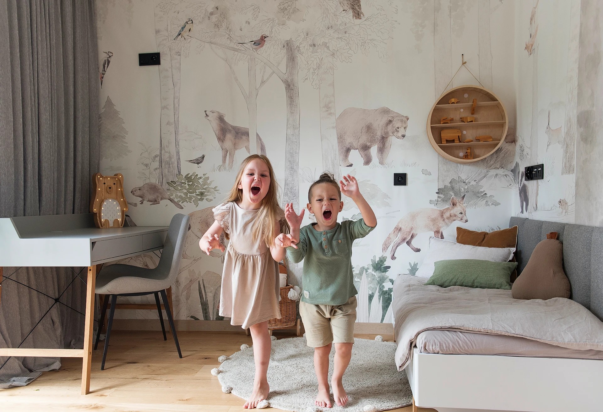 WOODLET FAMILY - green - leśna tapeta dla dzieci