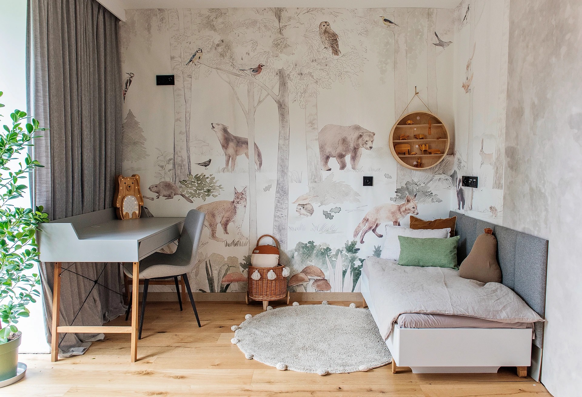 WOODLET FAMILY - green - leśna tapeta dla dzieci