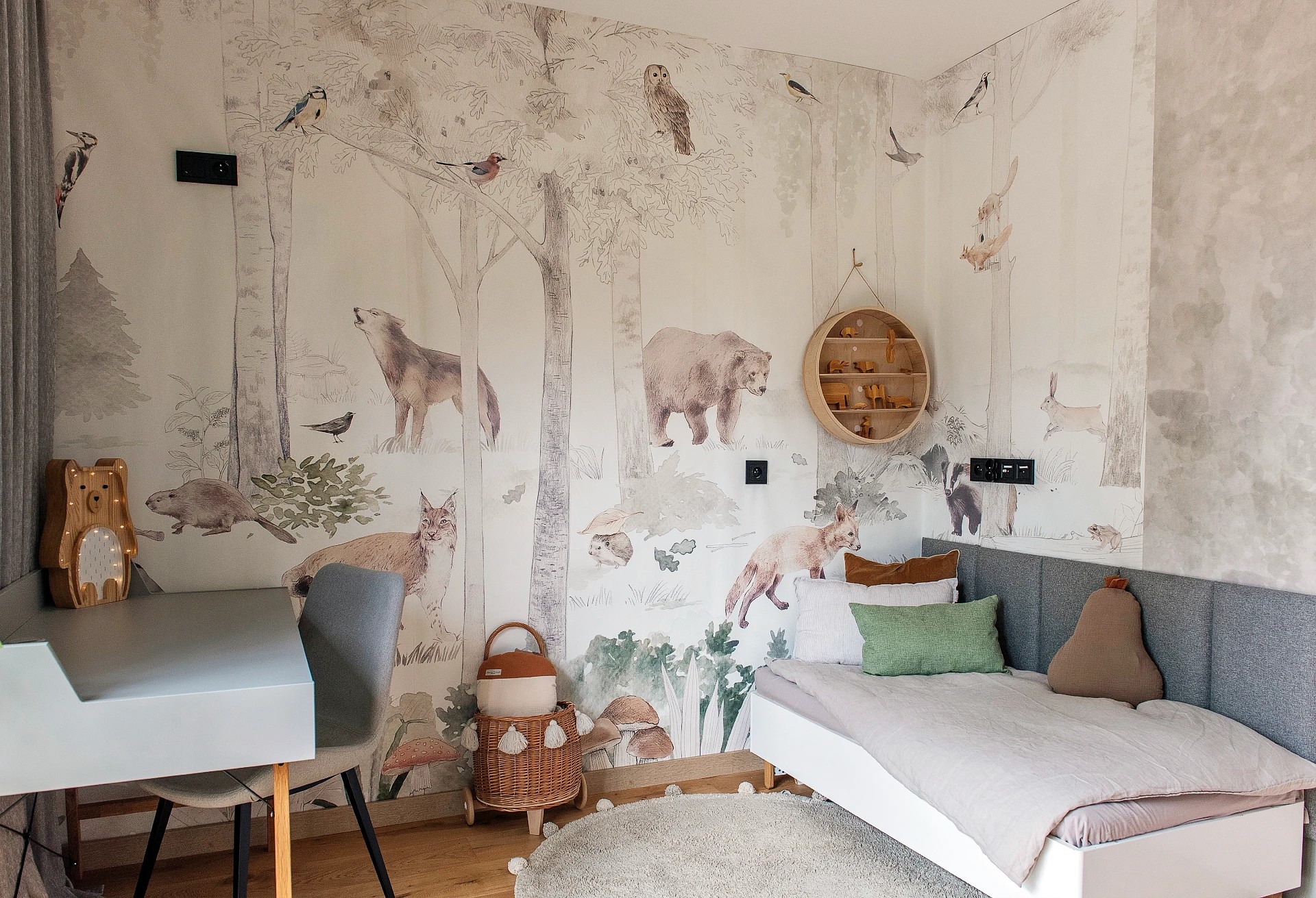 WOODLET FAMILY - green - leśna tapeta dla dzieci