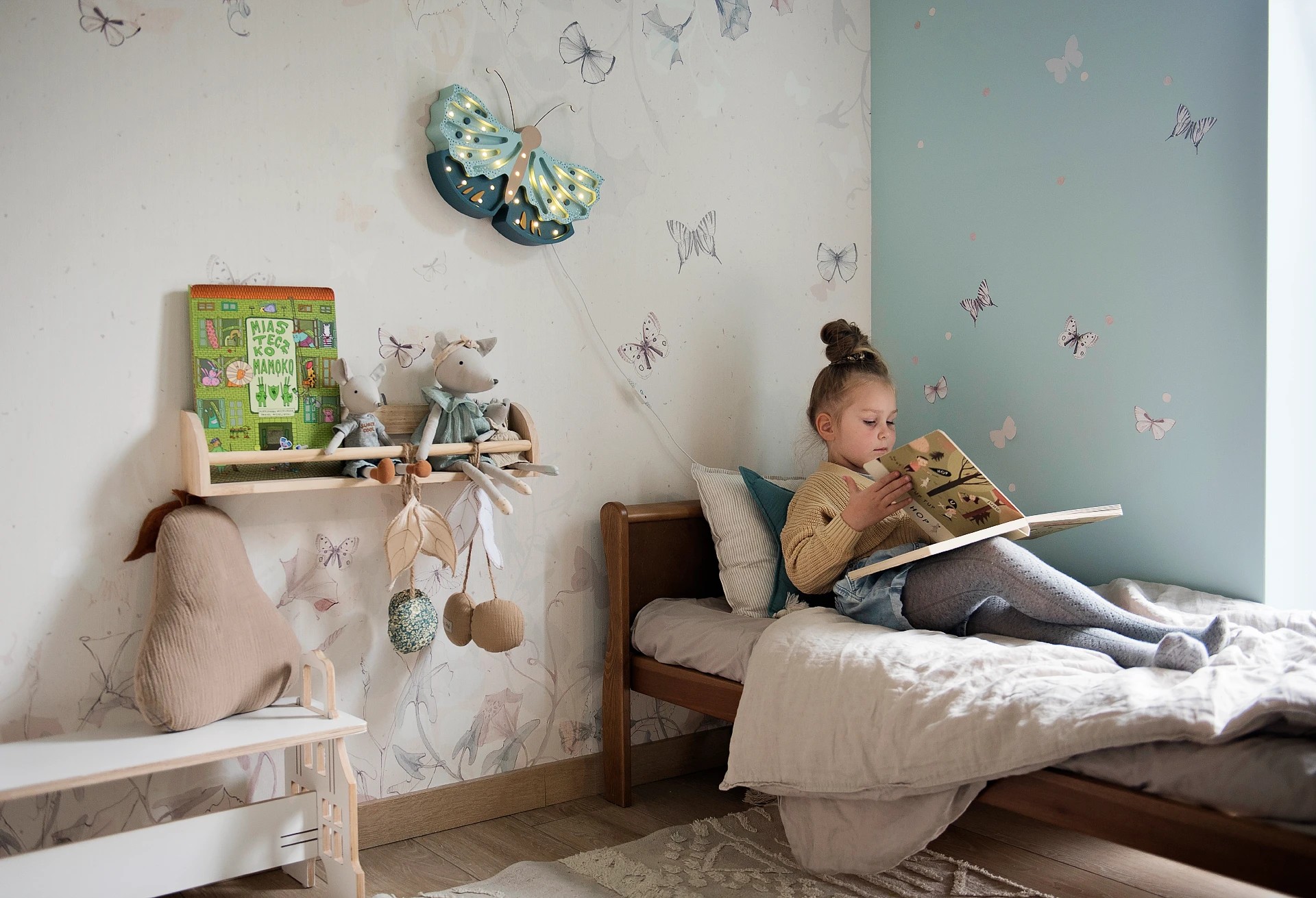 BUTTERFLIES - mint - tapeta dziecięca w kwiaty i motyle