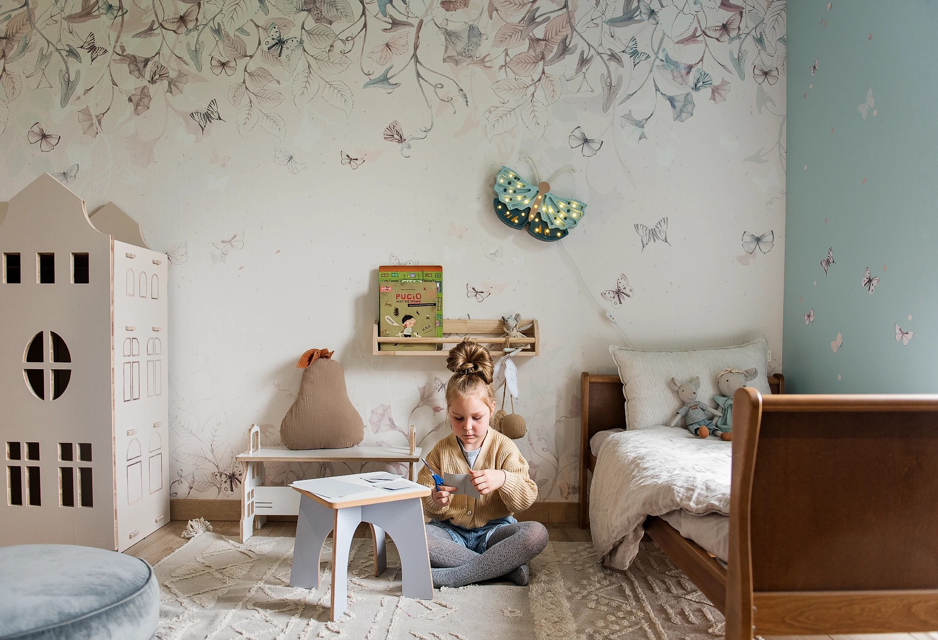 BUTTERFLIES - mint - tapeta dziecięca w kwiaty i motyle