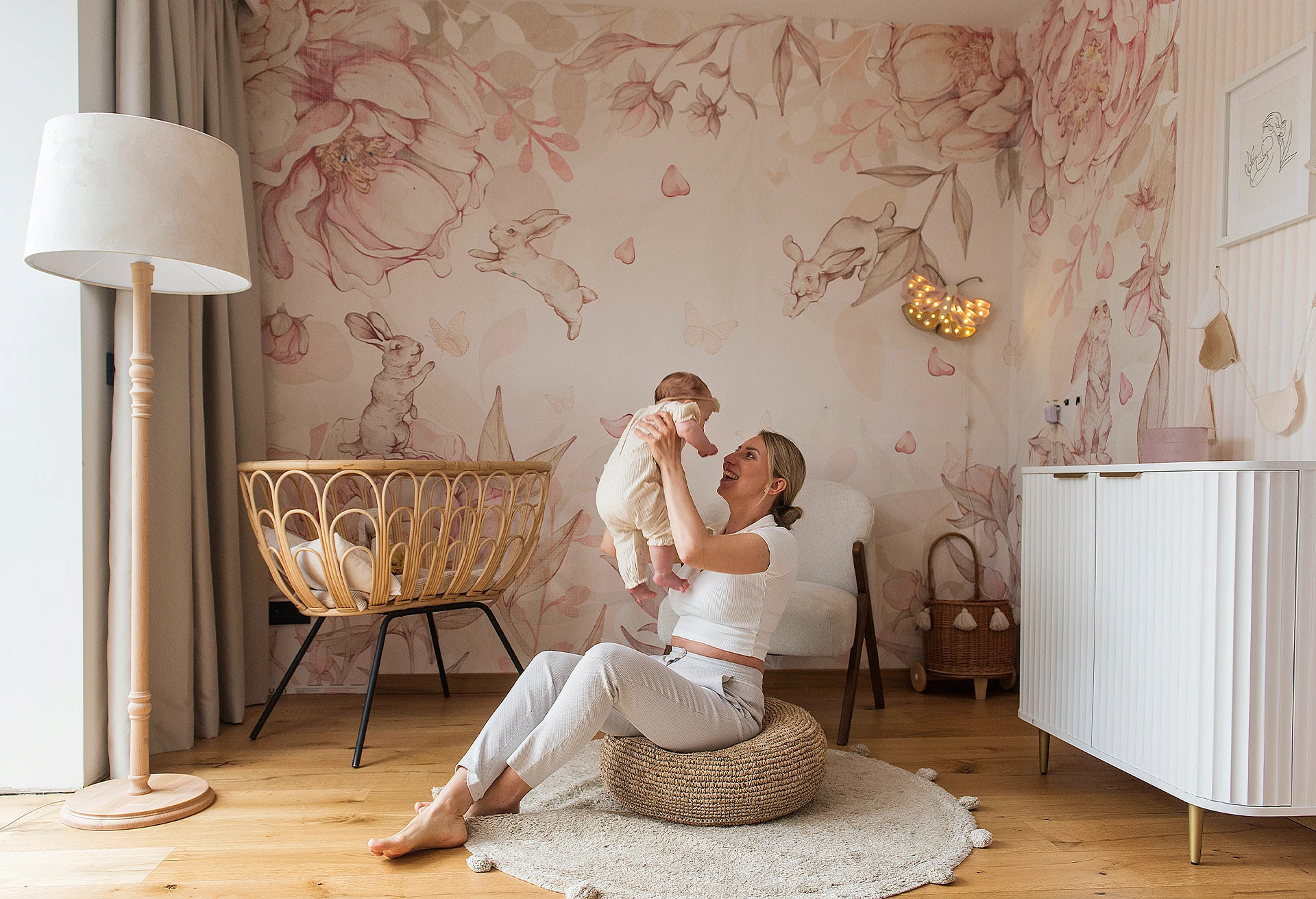 FLOWER BUNNIES - pink - tapeta dla dziewczynki z króliczkami