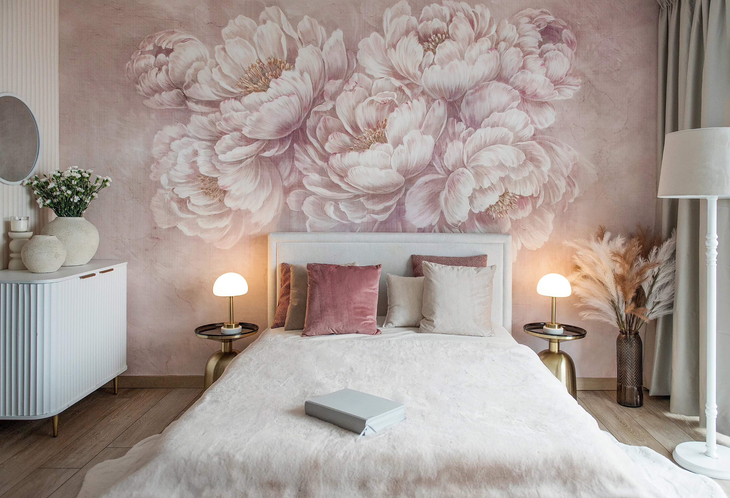 BELLE - plum- tapeta w malownicze kwiaty do salonu i sypialni