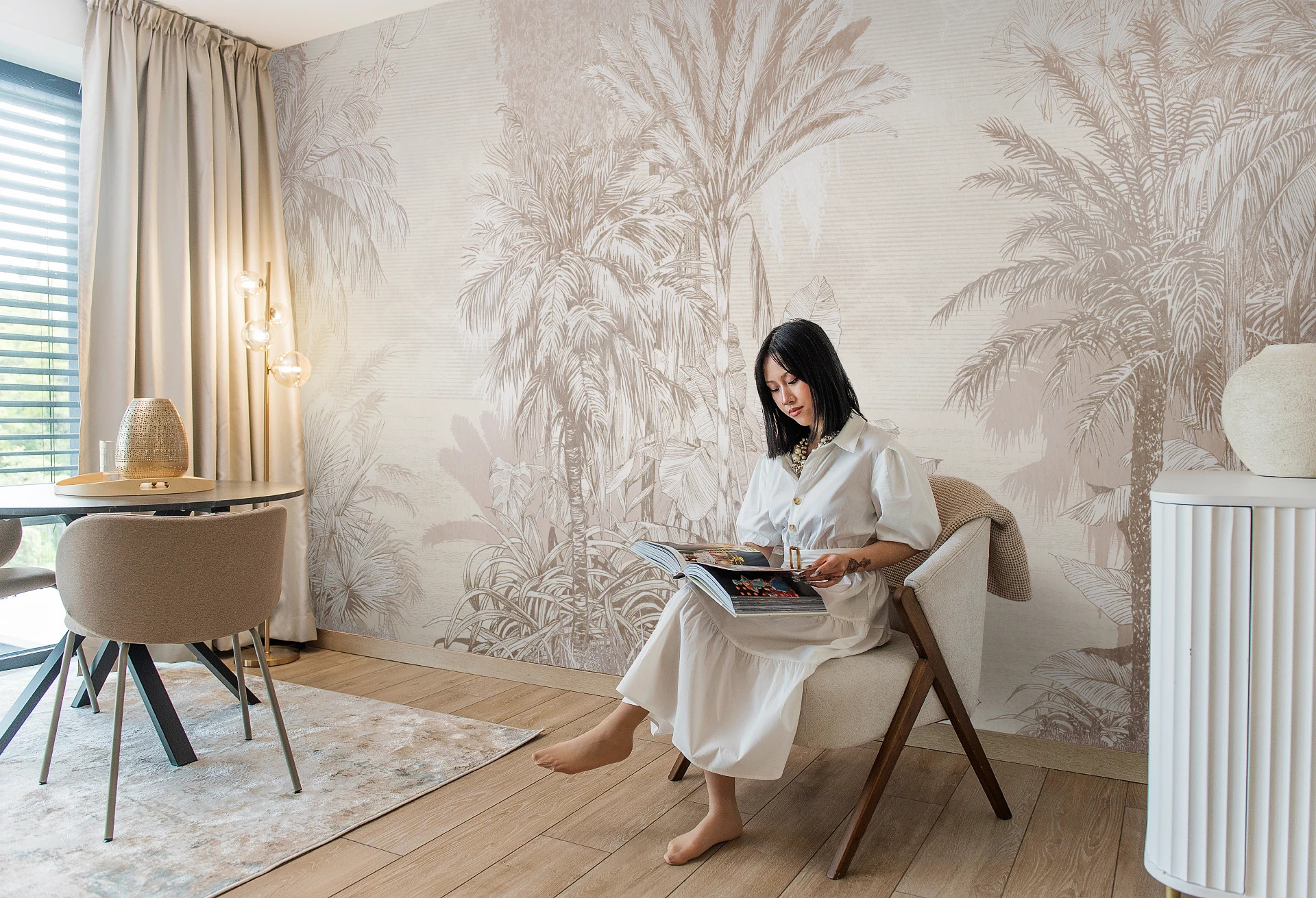Borneo - beige - tapeta w palmy do sypialni lub salonu