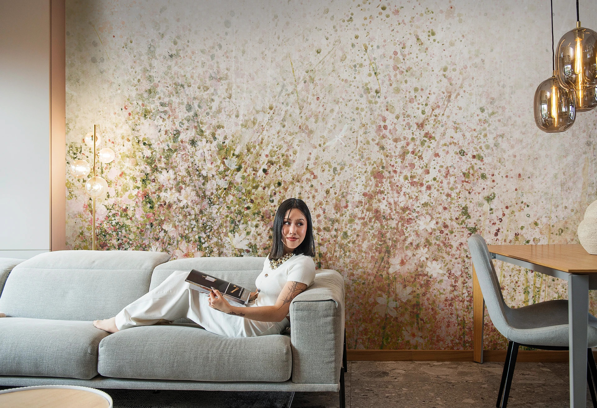 DAISY - olive- tapeta w modne wzory roślinne do salonu lub sypialni