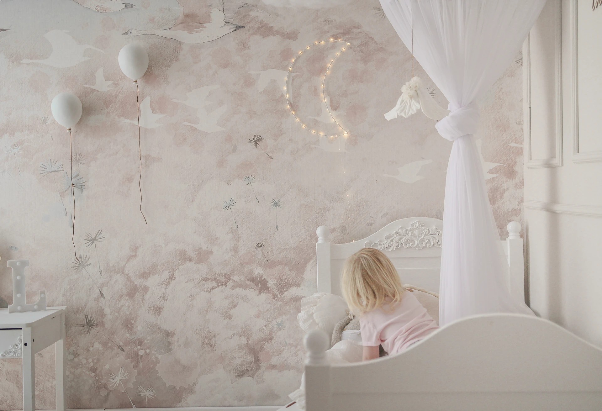 DREAM KIDS - rose - delikatna tapeta dla dziewczynki w chmury i ptaki