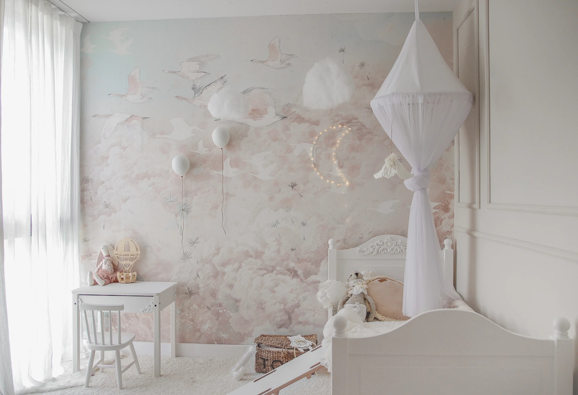 DREAM KIDS - rose - delikatna tapeta dla dziewczynki w chmury i ptaki