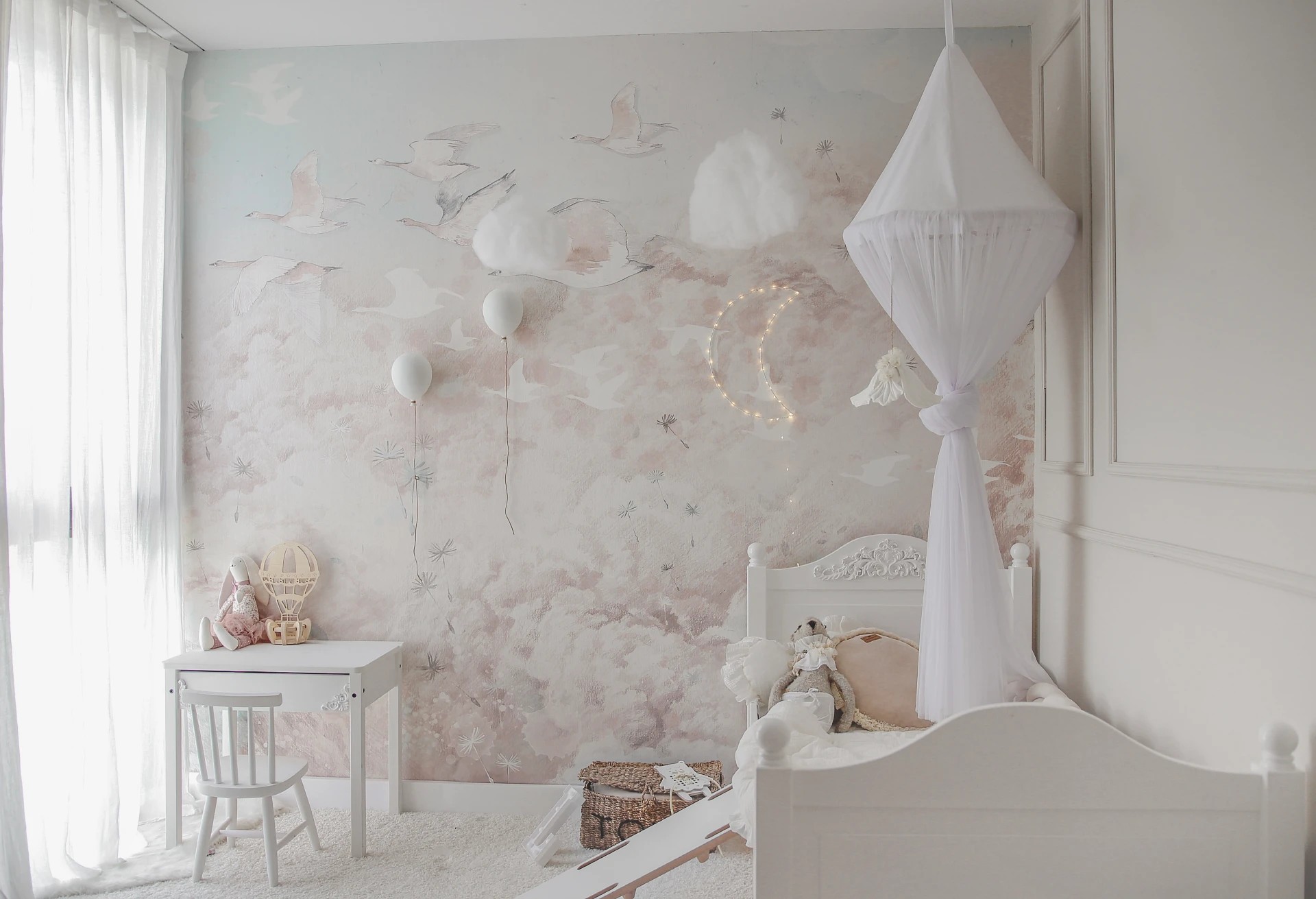 DREAM KIDS - rose - delikatna tapeta dla dziewczynki w chmury i ptaki