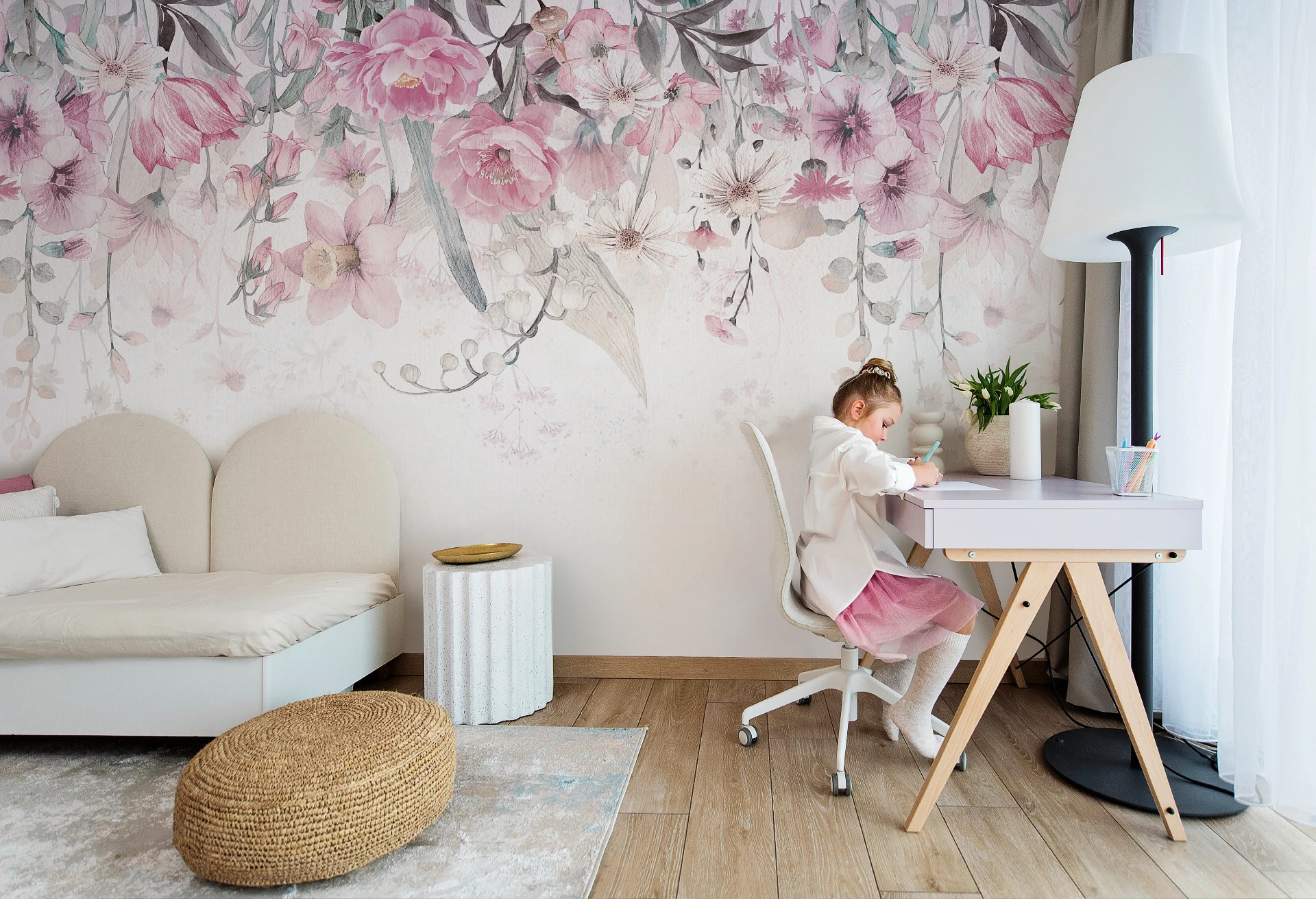 BLOOM UP - pink - urokliwa tapeta kwiatowa do pokoju dziecięcego