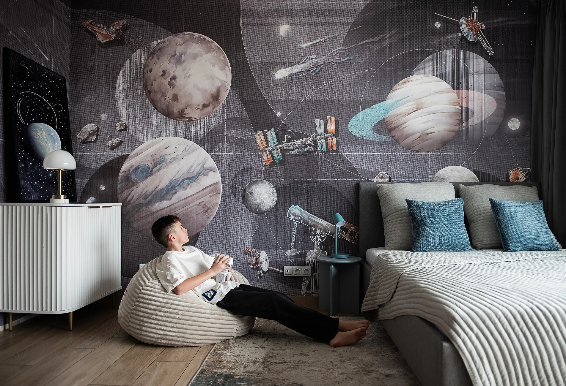 SPACE ZONE - grey- idealna tapeta do pokoju miłośnika kosmosu