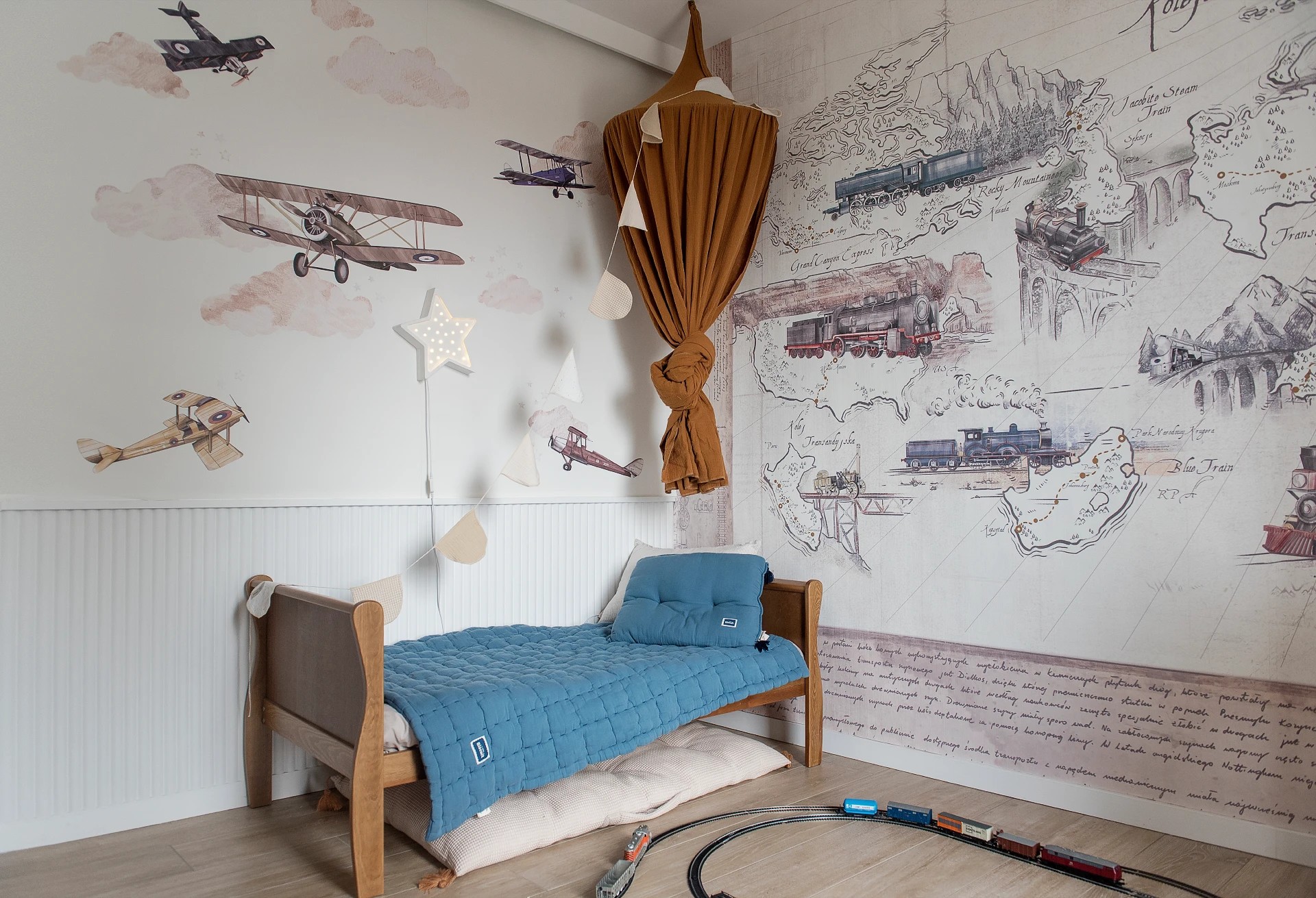 KOLEJE ŚWIATA - tapeta dla chłopca z motywem pociągów