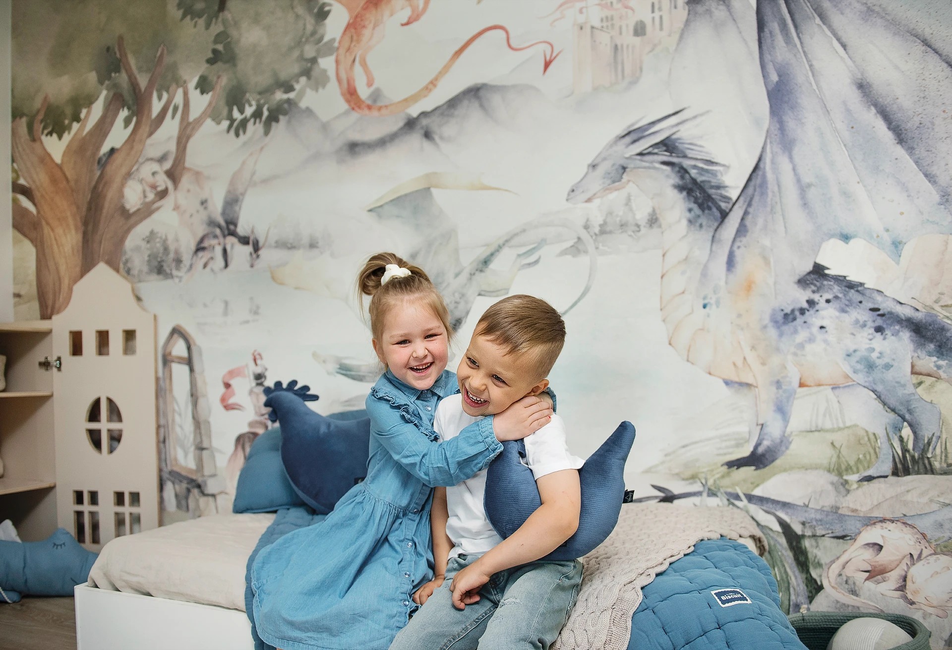 KRÓLESTWO SMOKÓW - tapeta dla dzieci z motywem fantasy