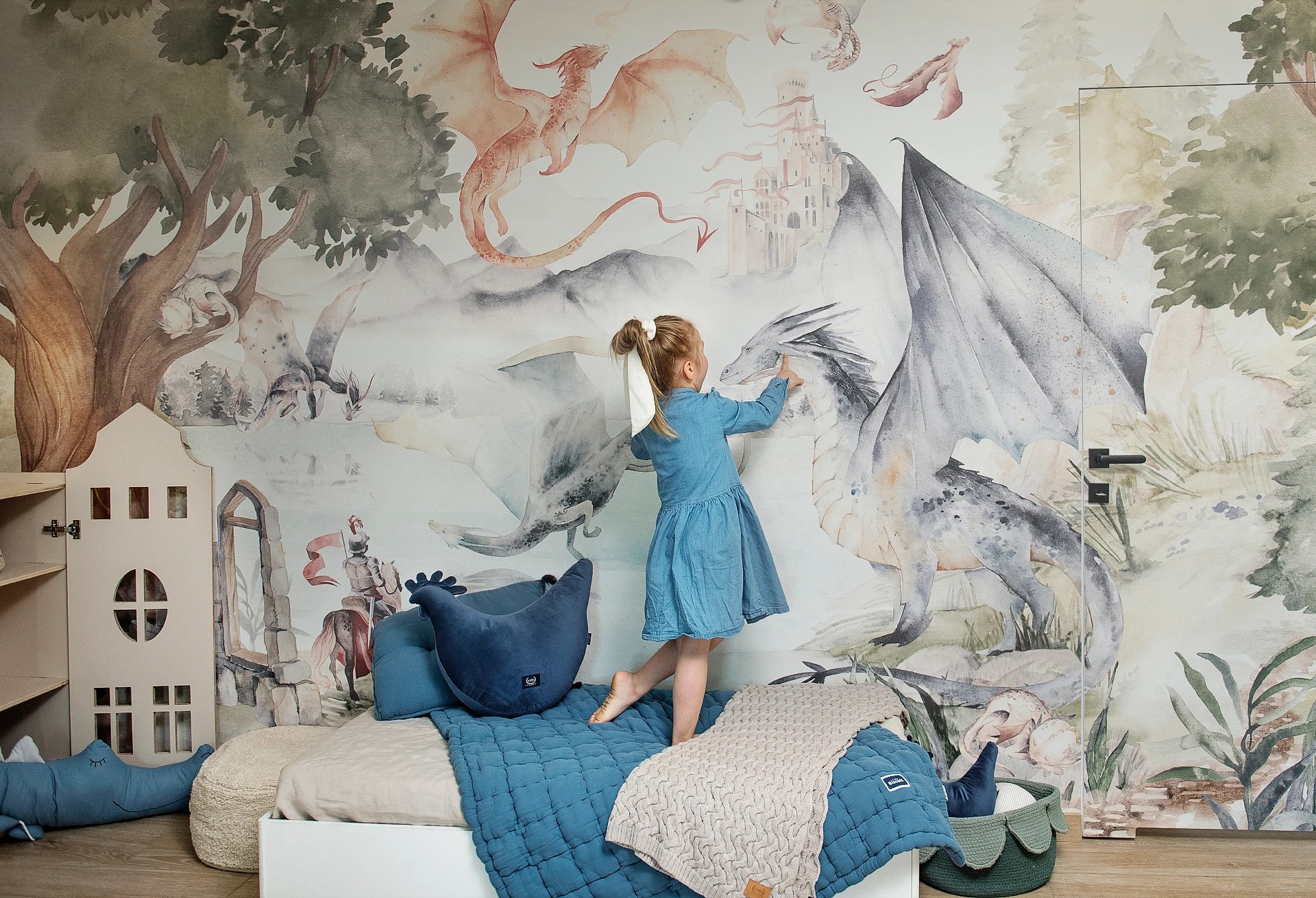 KRÓLESTWO SMOKÓW - tapeta dla dzieci z motywem fantasy