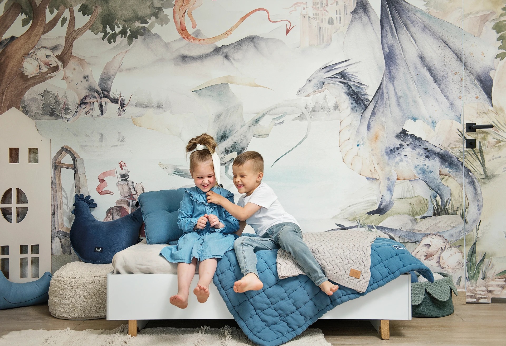 KRÓLESTWO SMOKÓW - tapeta dla dzieci z motywem fantasy