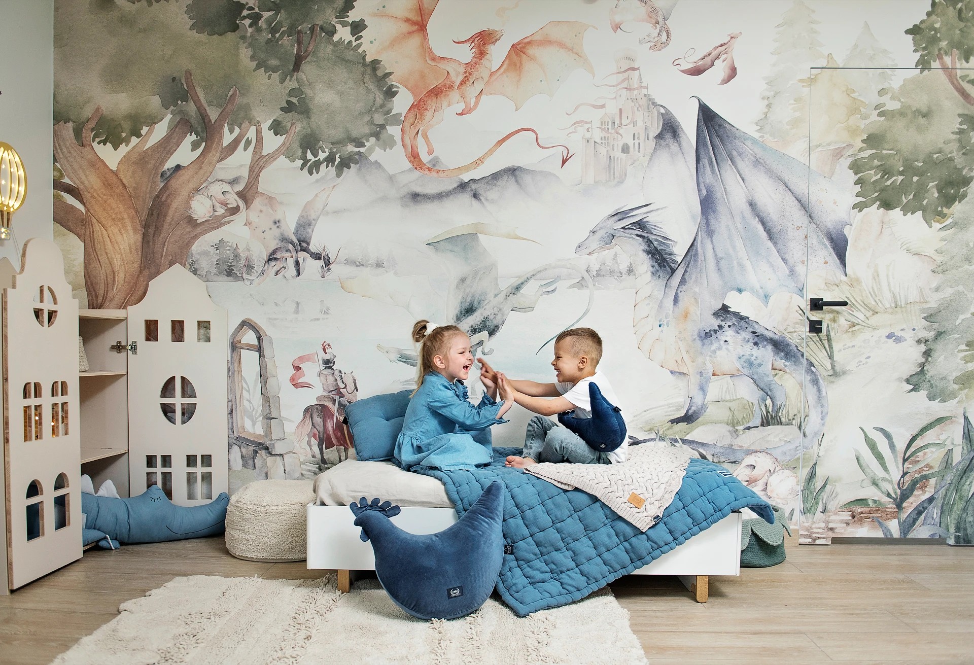 KRÓLESTWO SMOKÓW - tapeta dla dzieci z motywem fantasy