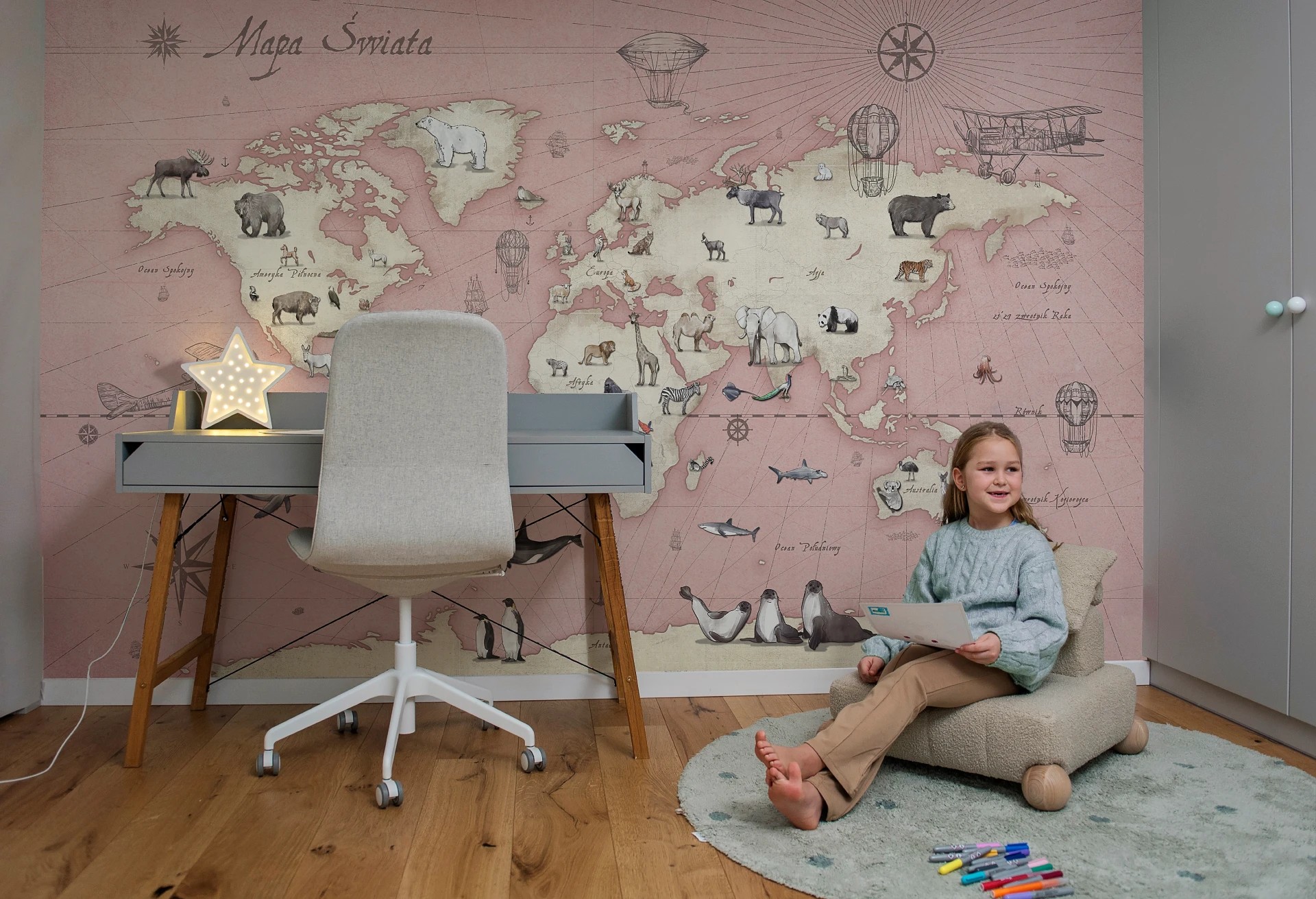 MAPS - rose - różowa tapeta z mapą i zwierzętami