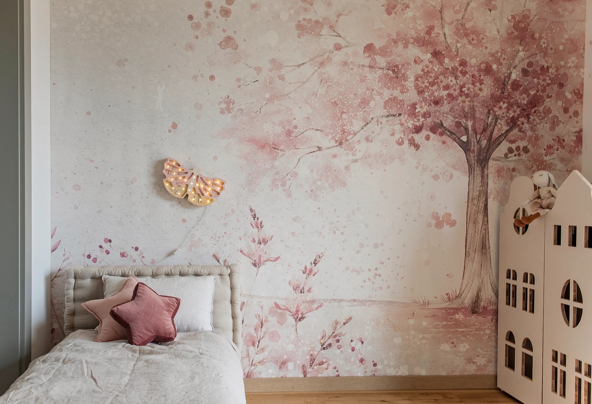 MERRY CHERRY - pink - różowa tapeta dla dziewczynki z drzewem