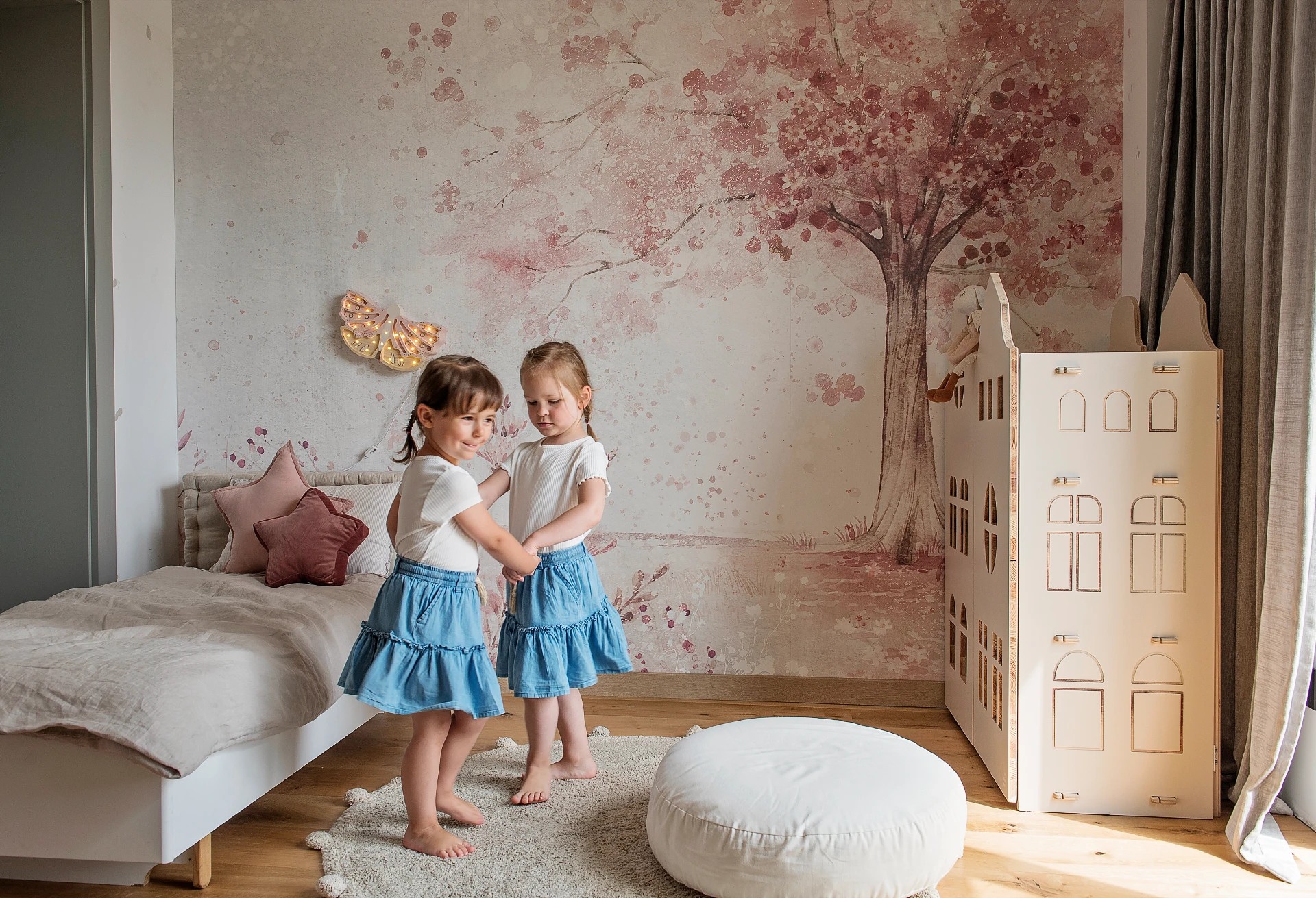 MERRY CHERRY - pink - różowa tapeta dla dziewczynki z drzewem